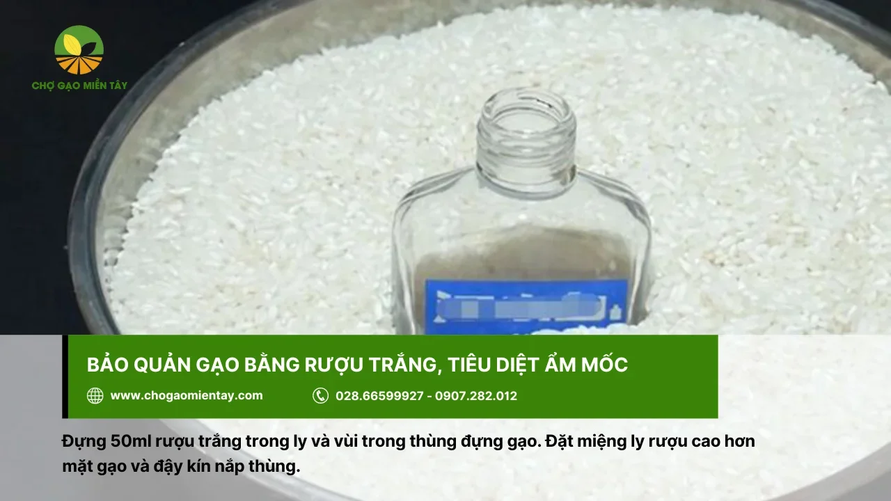 Dùng rượu trắng để bảo quản gạo hiệu quả