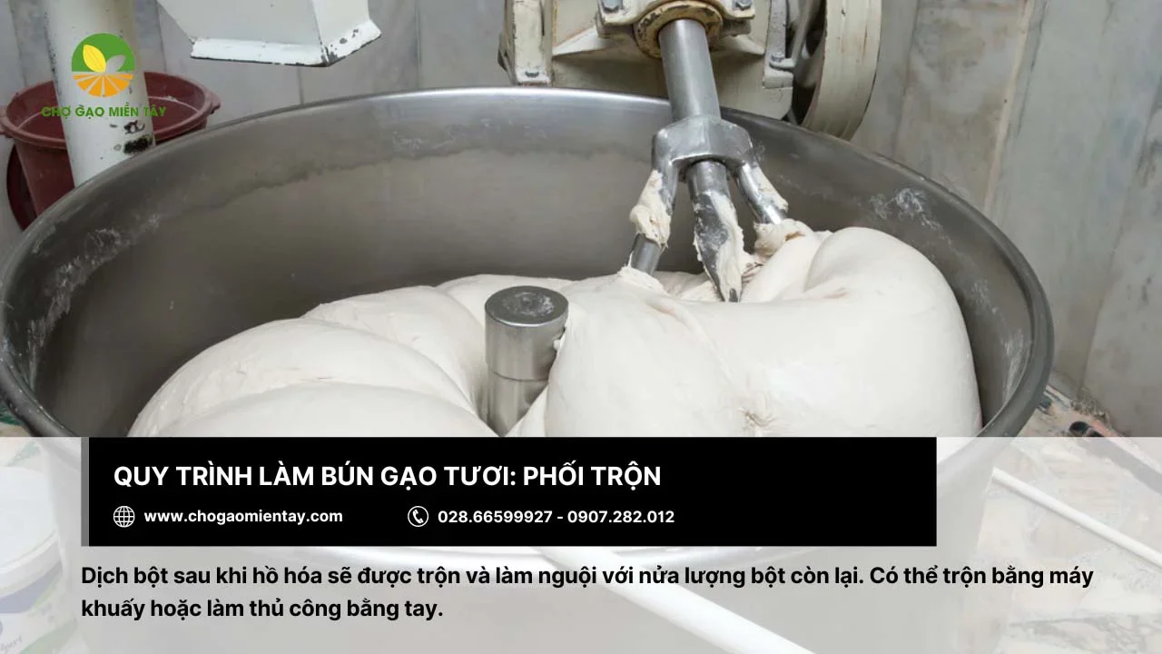 Bước này có thể trộn bằng máy khuấy hoặc làm thủ công bằng tay