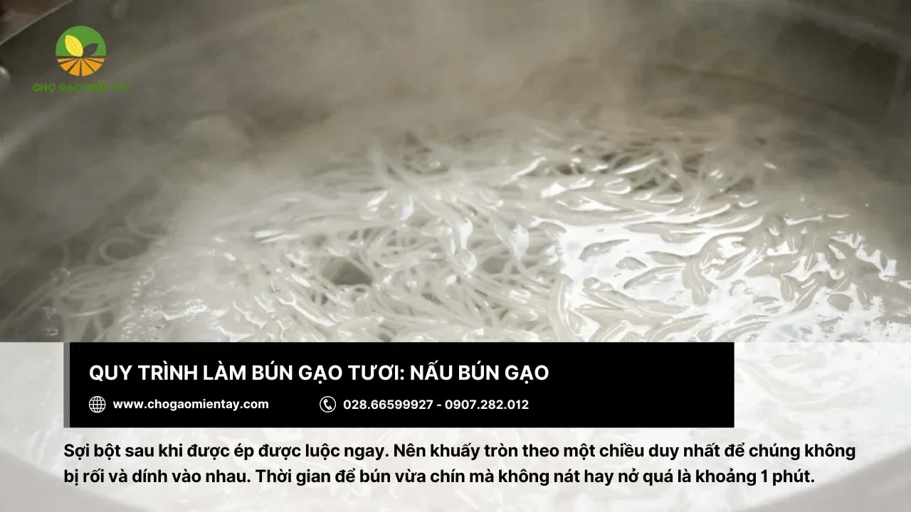 Nấu bún gạo trong khoảng 1 phút