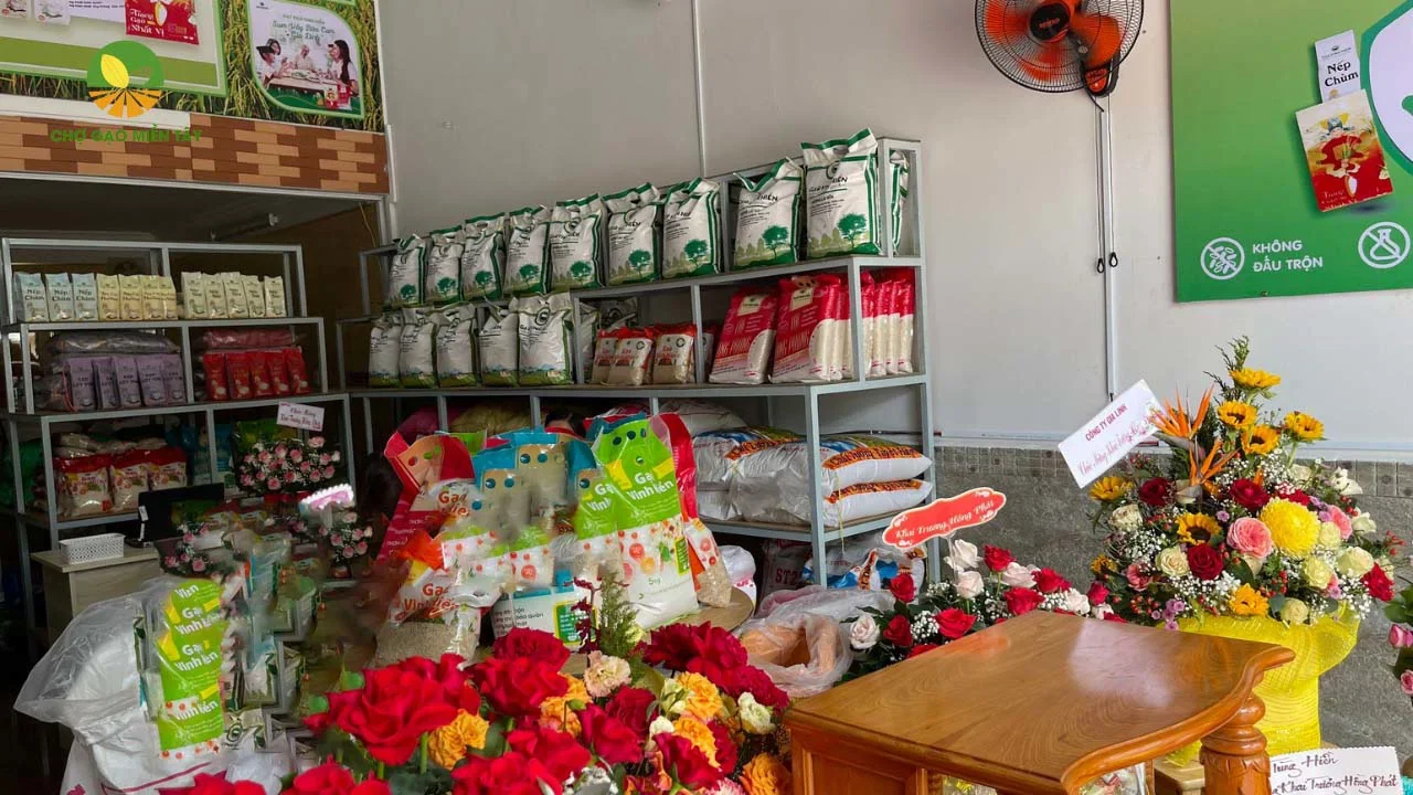 Trưng bày sản phẩm theo bố cục bậc thang