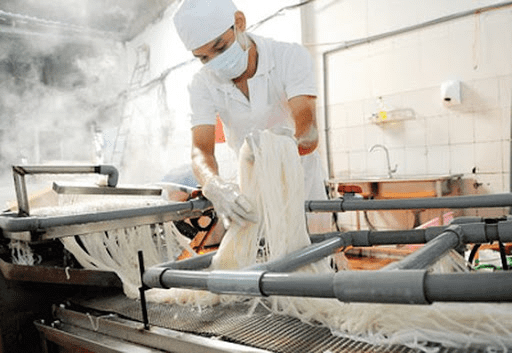 chọn gạo sản xuất b&uacute;n